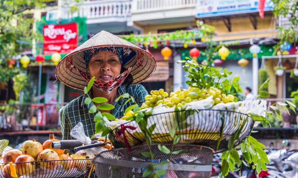 street vendor in hanoi