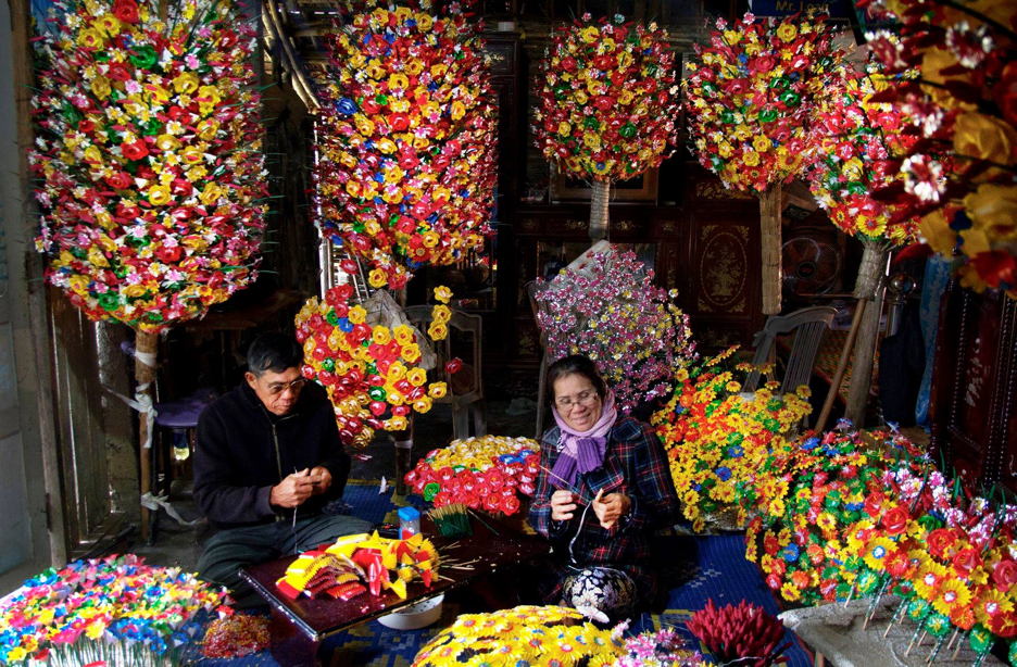Thanh Tien paper flower handicraft village