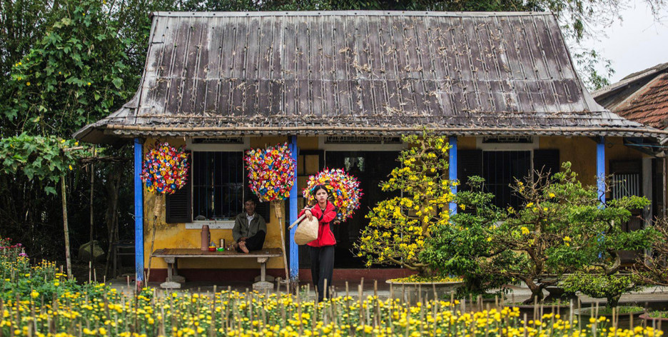 Thanh Tien paper flower handicraft village