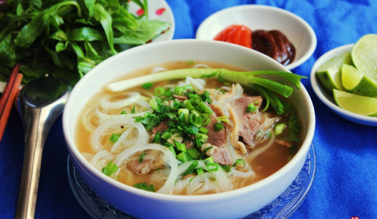 Read more about the article Top 15 must-try dishes in Vietnam for local food lovers