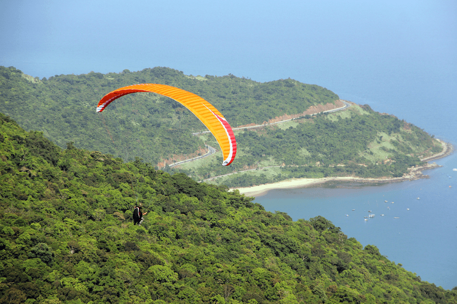 Paragliding in Son Tra Mountain