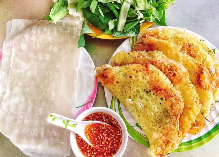 Vietnamese pancake-favorite street food 