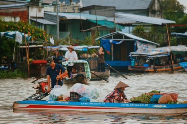 Nga Nam floating market