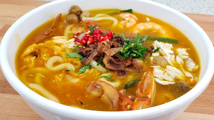 Bánh canh cua (Crab noodle soup)