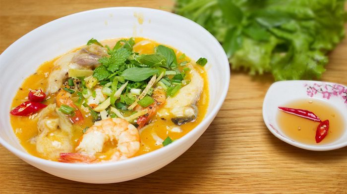 How can you resist this delicious fatty Banh Canh Ca Loc?