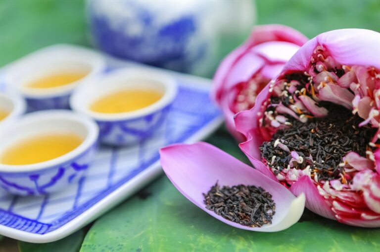 Read more about the article <strong>Tay Ho Lotus Tea: A Precious Gift from Vietnam</strong>
