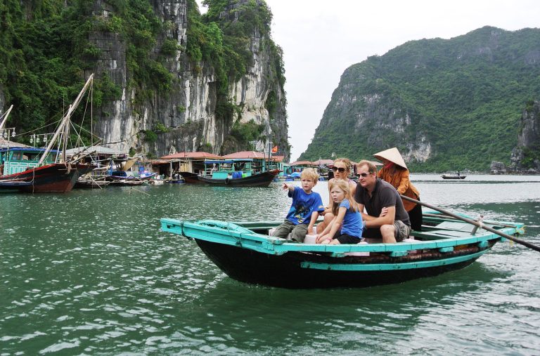 Read more about the article How Vietnam Guided Tours Excel?